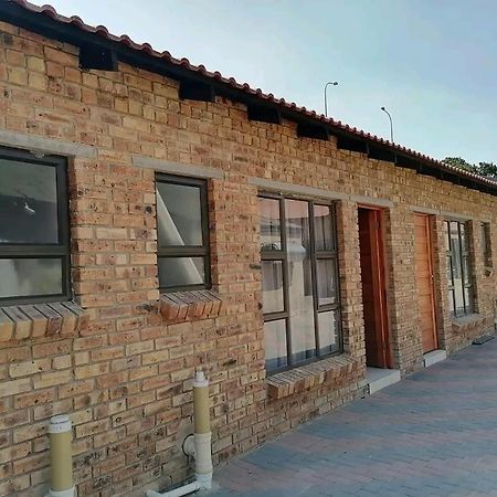 Lukhanya Guesthouse Randfontein Ngoại thất bức ảnh